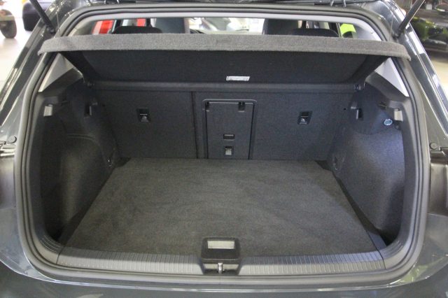 VOLKSWAGEN Golf usata, con Fari LED