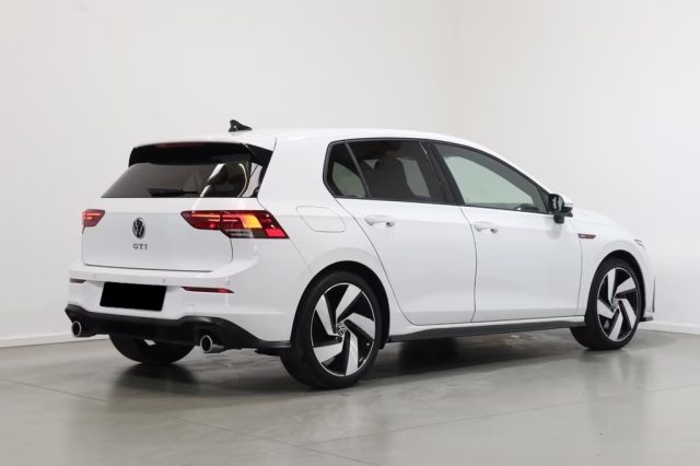 VOLKSWAGEN Golf usata, con Autoradio