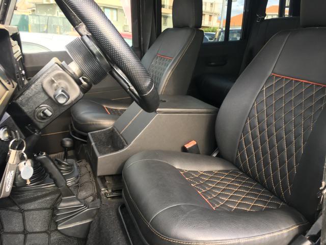 LAND ROVER Defender usata, con USB