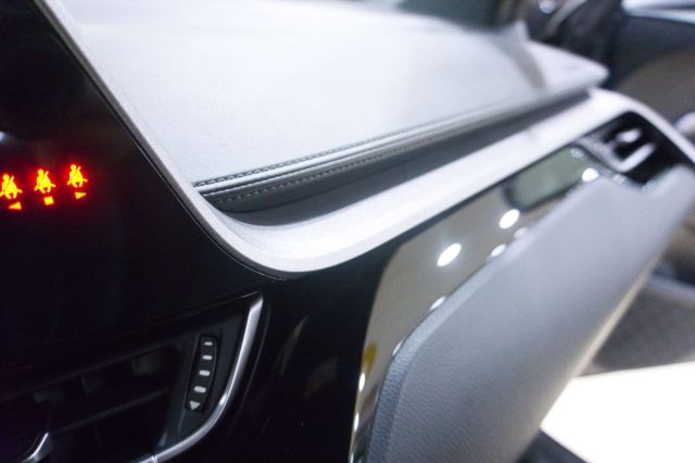 TOYOTA C-HR usata, con USB