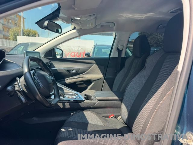 PEUGEOT 5008 usata, con Touch screen