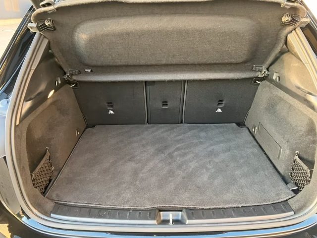 MERCEDES-BENZ GLA 180 usata, con Controllo automatico clima