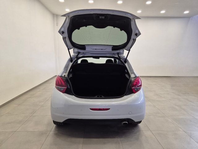 PEUGEOT 208 usata, con Telecamera per parcheggio assistito