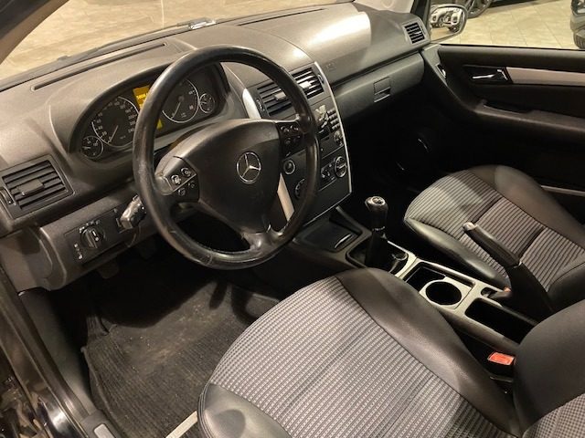 MERCEDES-BENZ A 200 usata, con Antifurto