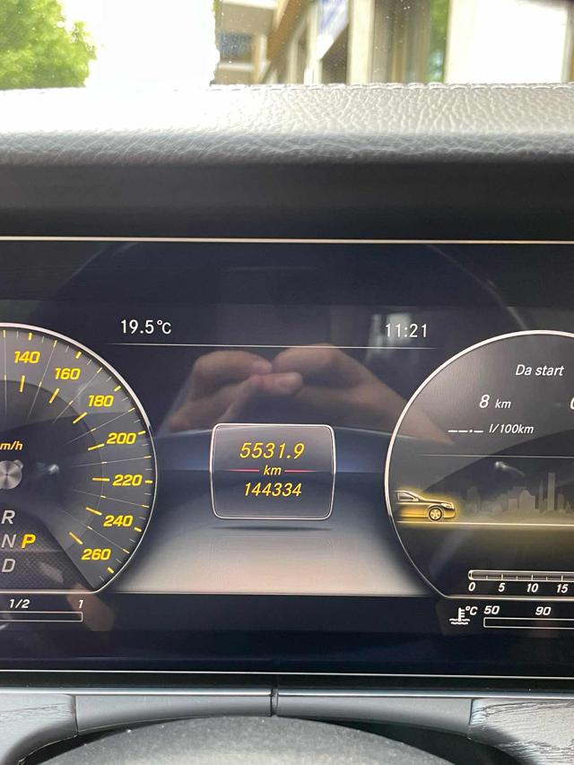 MERCEDES-BENZ E 220 usata, con Specchietti laterali elettrici