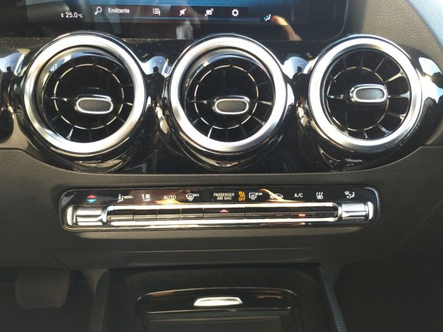 MERCEDES-BENZ GLA 250 usata, con Touch screen