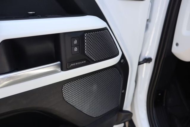 LAND ROVER Defender usata, con Fendinebbia
