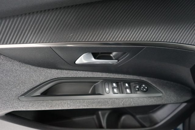 PEUGEOT 3008 usata, con Sensori di parcheggio anteriori