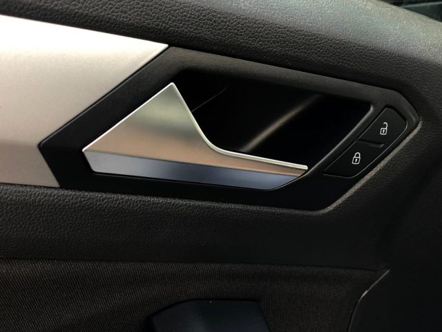VOLKSWAGEN T-Roc usata, con Fari LED