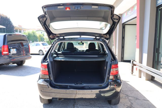 MERCEDES-BENZ B 180 usata, con Boardcomputer