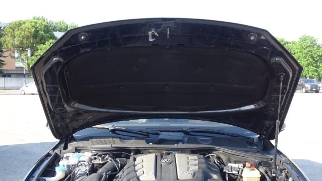 VOLKSWAGEN Touareg usata 136