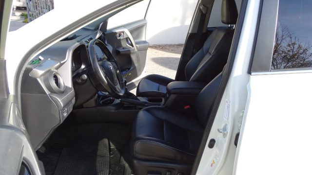 TOYOTA RAV 4 usata, con Regolazione elettrica sedili