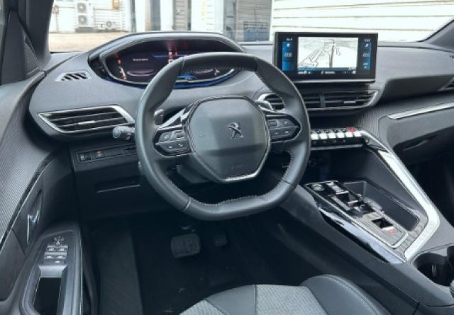 PEUGEOT 5008 usata, con Volante multifunzione
