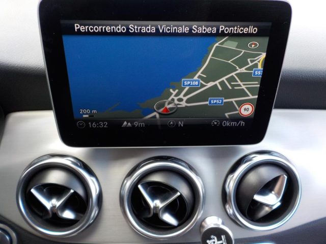 MERCEDES-BENZ GLA 200 usata, con Autoradio digitale
