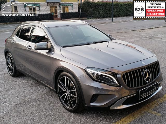 MERCEDES-BENZ GLA 220 usata, con Leve al volante