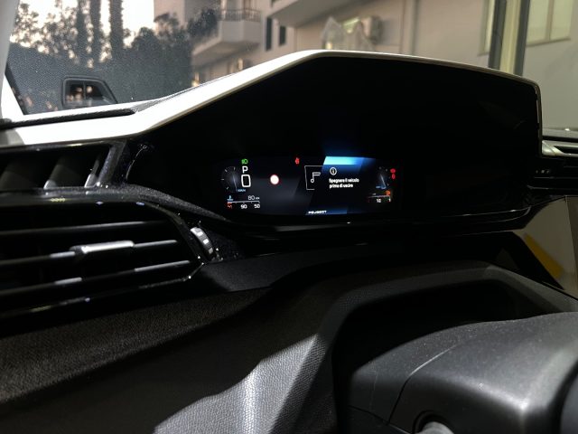 PEUGEOT 308 usata, con USB