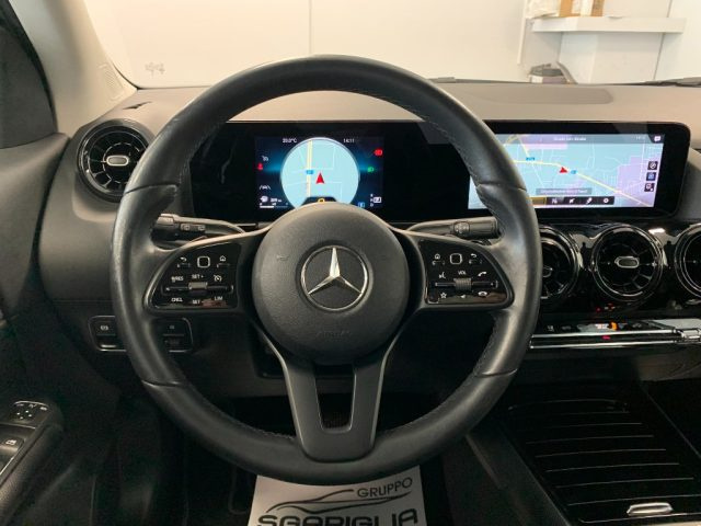 MERCEDES-BENZ GLA 180 usata, con Leve al volante