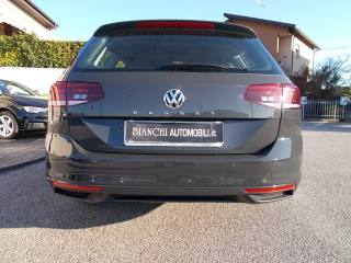 VOLKSWAGEN Passat Variant usata, con Autoradio