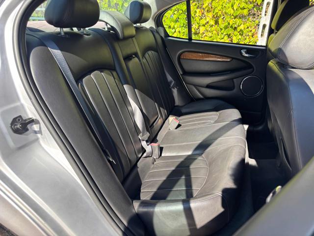 JAGUAR X-Type usata, con Controllo trazione