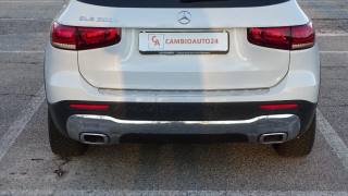 MERCEDES-BENZ GLB 200 usata, con Autoradio digitale