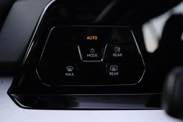 VOLKSWAGEN Golf usata, con Autoradio digitale