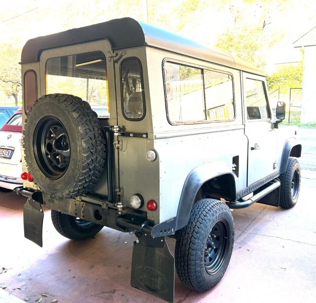 LAND ROVER Defender usata 5