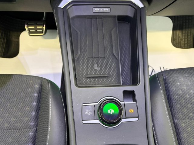 VOLKSWAGEN T-Roc usata, con USB