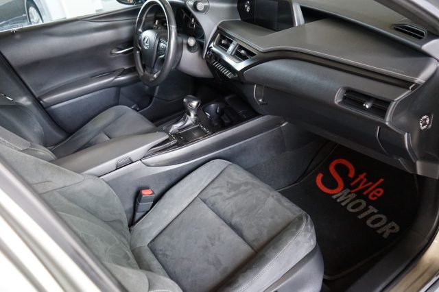 LEXUS UX 250h usata, con Luci diurne LED