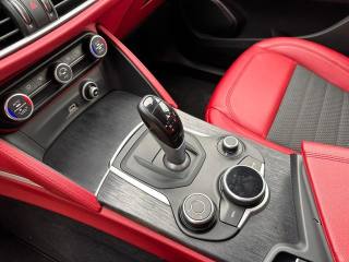 ALFA ROMEO Stelvio usata, con Controllo automatico clima