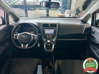 TOYOTA Verso-S usata, con Controllo automatico clima