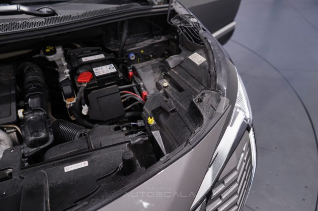 PEUGEOT 5008 usata, con Apple CarPlay