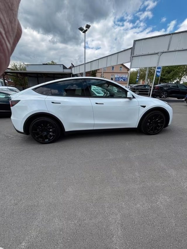 TESLA Model Y usata, con Autoradio