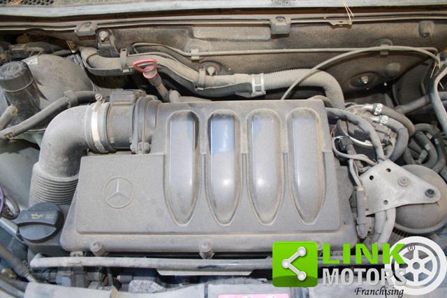 MERCEDES-BENZ A 180 usata, con Specchietto retrovisore con funzione antiabbagliamento