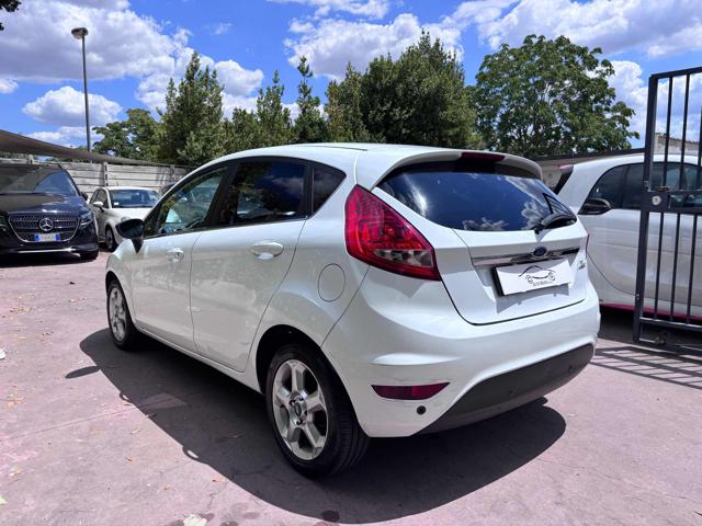 FORD Fiesta usata, con Autoradio