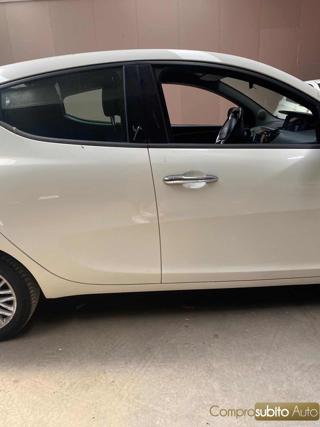 LANCIA Ypsilon usata, con ESP
