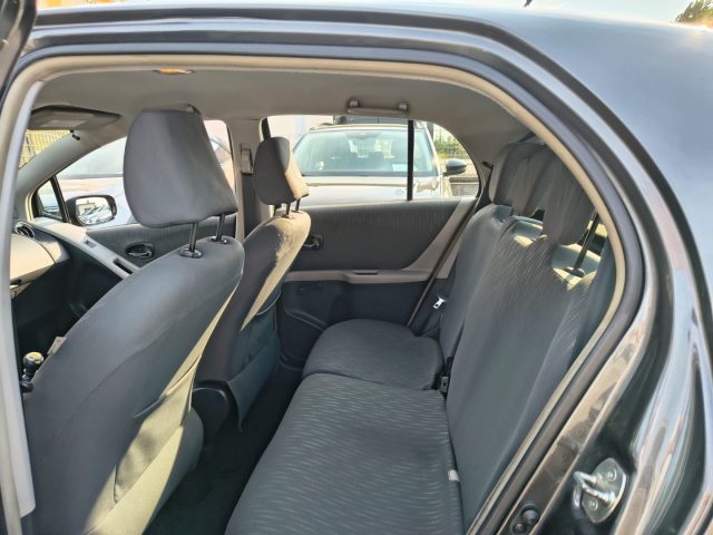 TOYOTA Yaris usata, con Autoradio