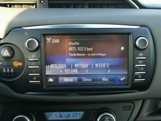 TOYOTA Yaris usata, con Autoradio digitale