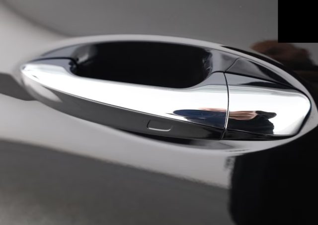 MERCEDES-BENZ E 220 usata, con Leve al volante