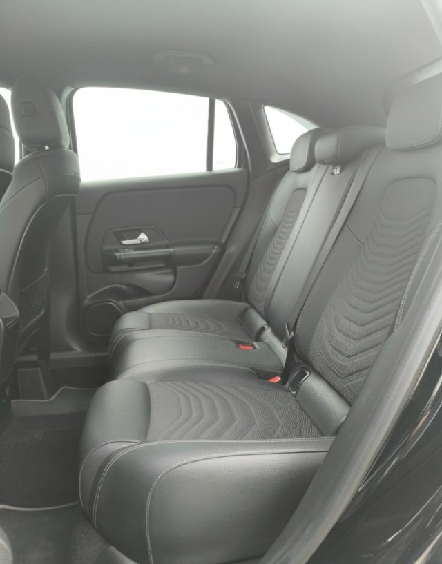 MERCEDES-BENZ GLA 250 usata, con Park Distance Control