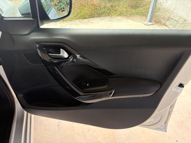 PEUGEOT 208 usata, con Pneumatici estivi