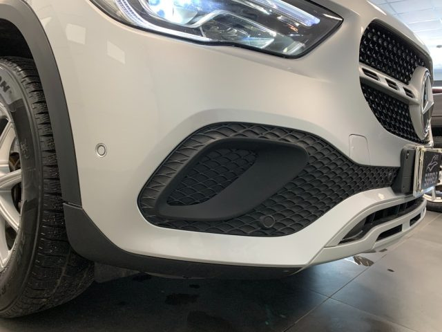 MERCEDES-BENZ GLA 180 usata, con Sensori di parcheggio posteriori