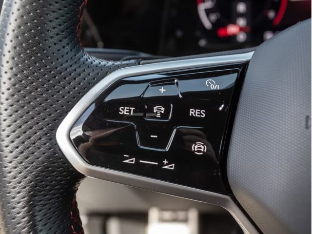 VOLKSWAGEN Golf usata, con Controllo automatico clima