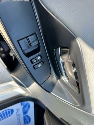 TOYOTA Yaris usata 13