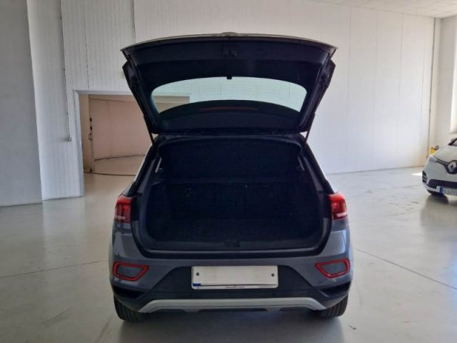VOLKSWAGEN T-Roc usata, con Autoradio