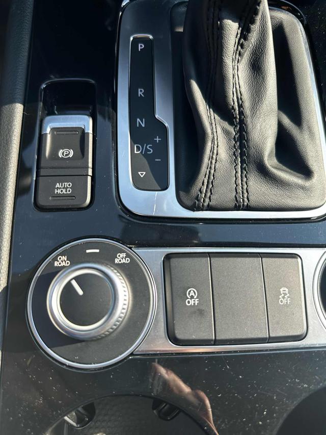 VOLKSWAGEN Touareg usata, con Volante in pelle