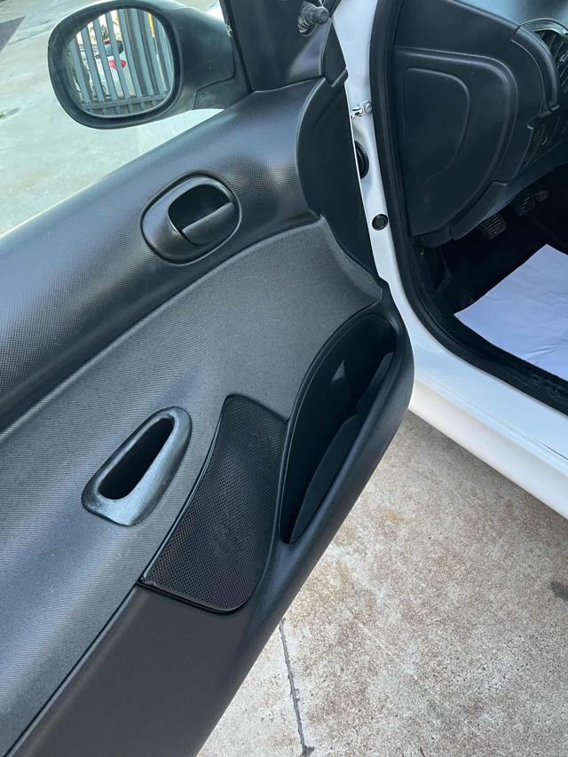 PEUGEOT 206 usata, con Sedile posteriore sdoppiato