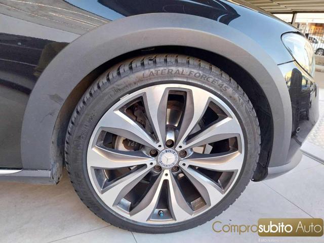 MERCEDES-BENZ E 220 usata 31