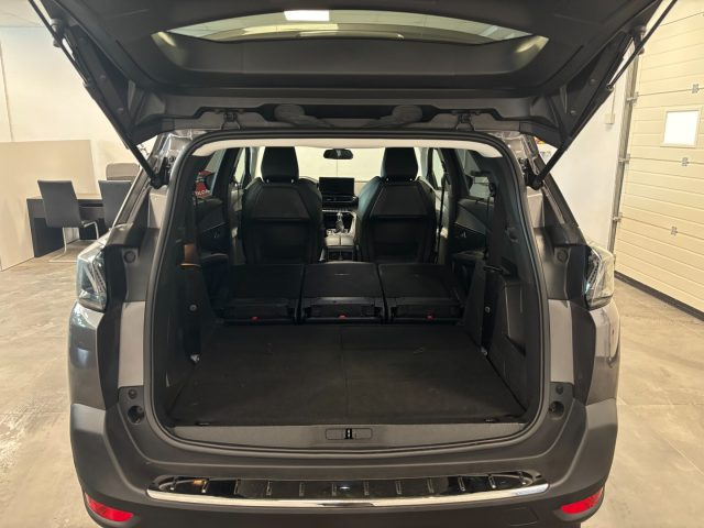 PEUGEOT 5008 usata, con USB