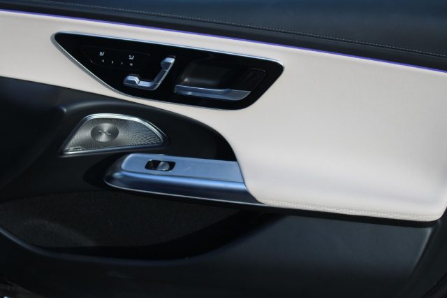 MERCEDES-BENZ E 220 usata, con Leve al volante