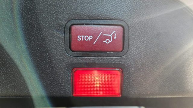 MERCEDES-BENZ CLA 180 usata, con Airbag testa